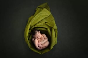 How to Get Creative Baby Photos Using a Backdrop